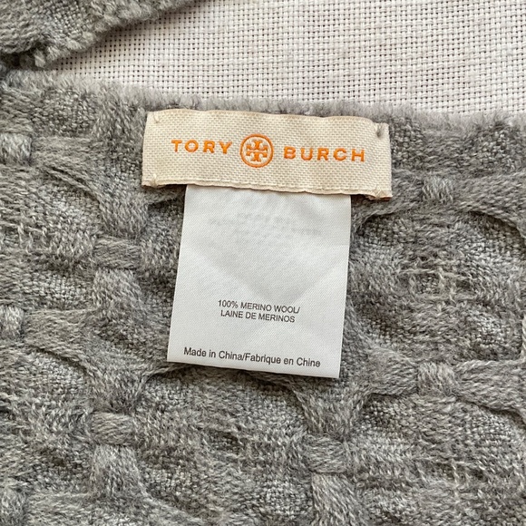 Tory Burch Wool Gray Cable Knit Woven Shawl Scarf Wrap Embroidered Logo 14”x80” - Picture 6 of 10